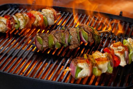 Read more about the article How To Grill Kabobs For The Perfect Summer Cookout (Meat And Veg)